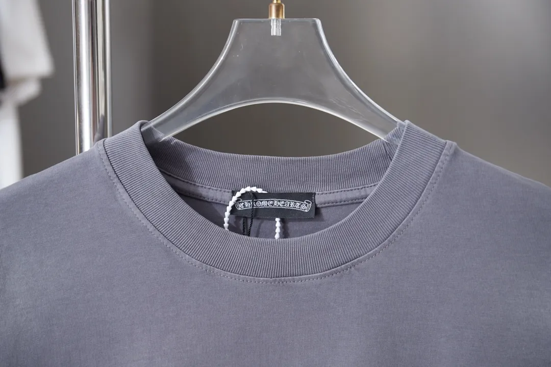 P190 Chrome Hearte 25SS early spring new model, cross hot diamond short sleeves, light luxury, essential item for daily commuting for men and women, correct version, welcome to compare, detailed features · 280 grams of 100% pure cotton double yarn jersey fabric · Custom dyeing in the same vat with special thickened 32 pieces of double-strand 1X1 thread · Digital direct printing ➕ High temperature Australian imported diamonds. Ready-made garments are dyed, and then faded and fried snowflakes are processed. Then wash to make it look old. General washing improves the effect · Double-needle stitching across seams · Original main mark, washed tag, branded moisture-proof paper packaging Color: black/blue/grey Size: S/M/L/XL